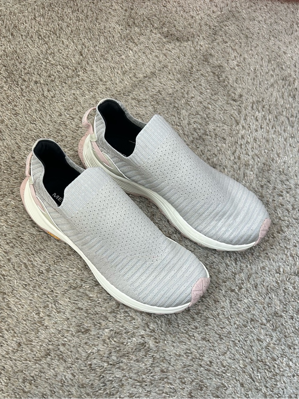Merrell Light Gray Knit Slip-On Sneakers with Blush Accents - Women